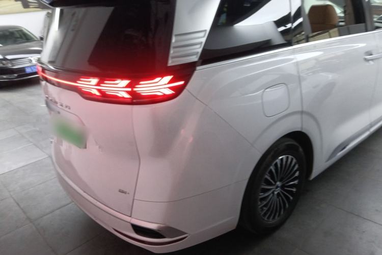 Used Denza D9 2022 DM-i 1040 Prestige Model