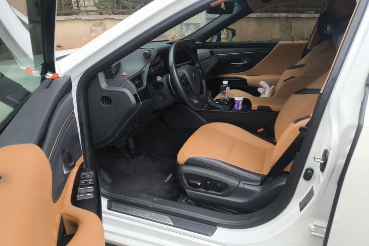 Used Lexus ES 2023 200 Excellence Edition
