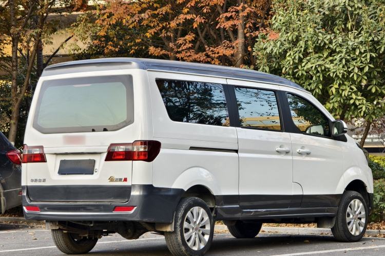 Used Jinbei Gold Hiace M Classic 2022 Panda Edition 1.5L Engineering Lion Passenger Van 6 Seats