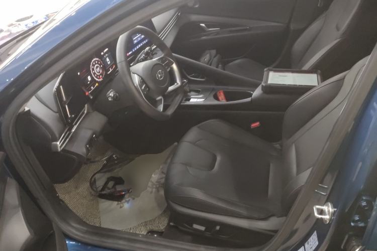 Used Hyundai Elantra 2021 1.5L CVT LUX Prestige Edition
