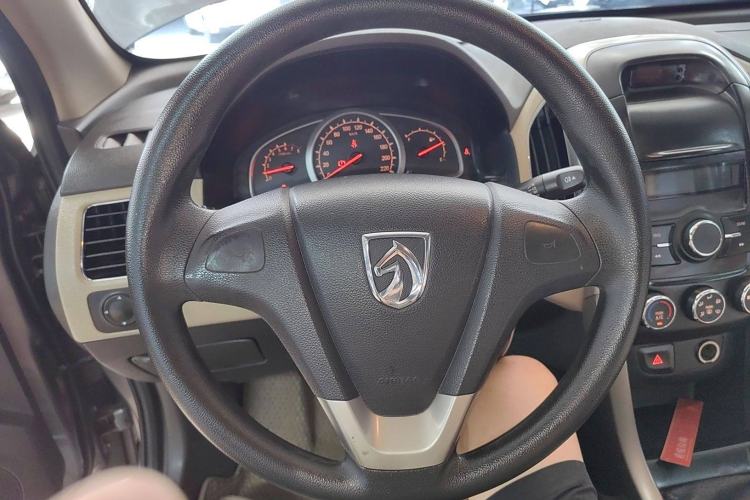 Used Baojun 630 2013 1.5L manual standard version