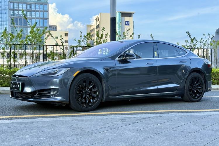 Used Tesla Model S 2019 Long-Range Version
