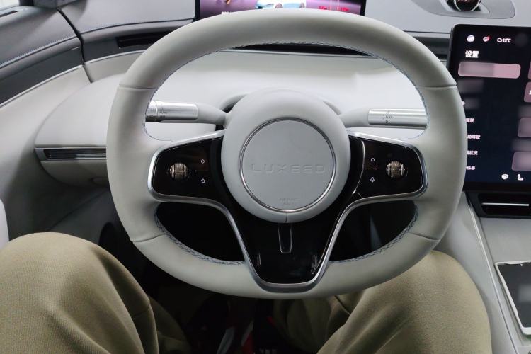 Used Hima Luxeed S7 2025 785 km Ultra