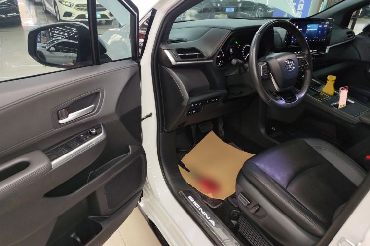 Used Toyota SIENNA 2023 2.5L Hybrid Deluxe Edition Driver Seat