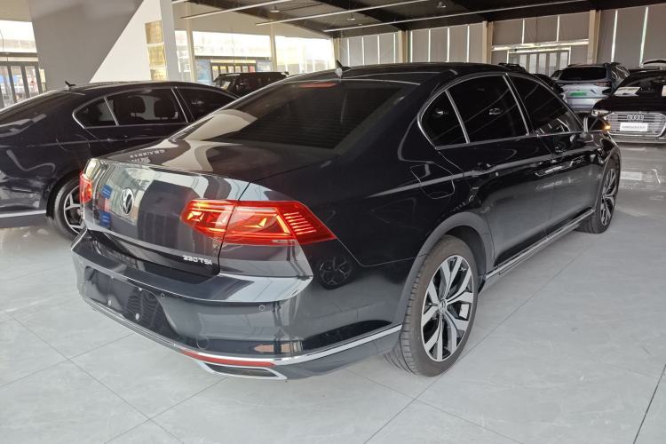 Used Volkswagen Magotan 2020 330TSI DSG Leading Model Rear Right 45 Deg