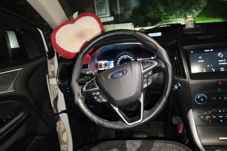 Used Ford Edge 2016 EcoBoost 245 Two-Wheel-Drive Titanium 7-Seater
