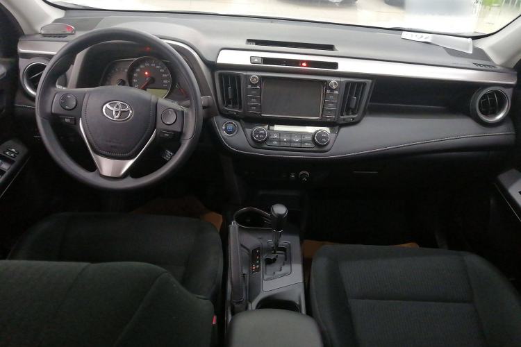 Used Toyota RAV4 2019 2.0L CVT Two-Wheel Drive Luxury Version China VI Standard
