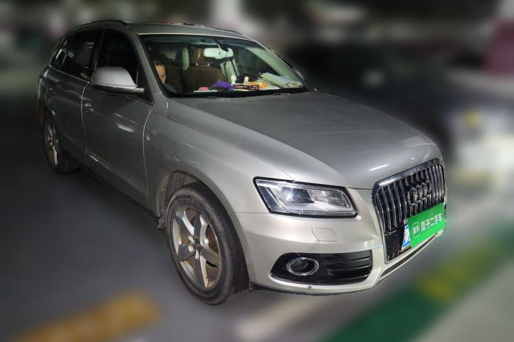 Used Audi Q5 2015 40 TFSI Comfort Model Front Right 45 Deg