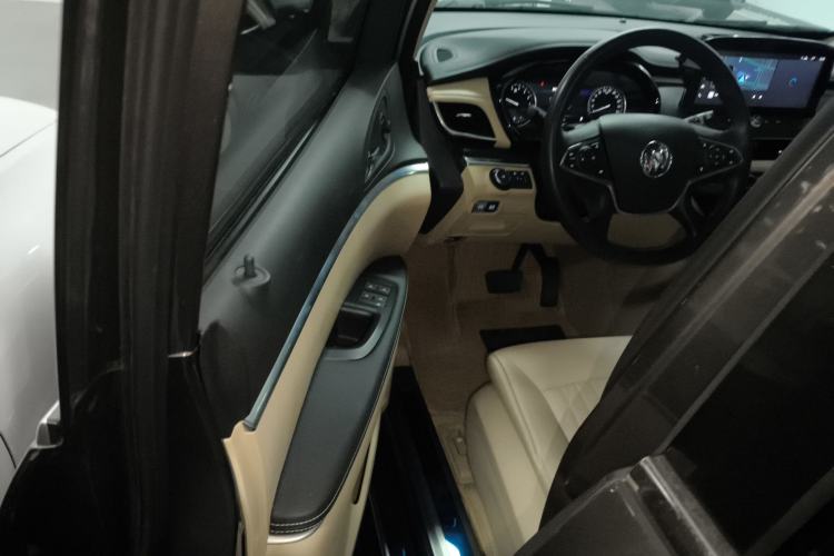 Used Buick GL8 2023 Facelifted Land Cruiser Executive Luxury Version
