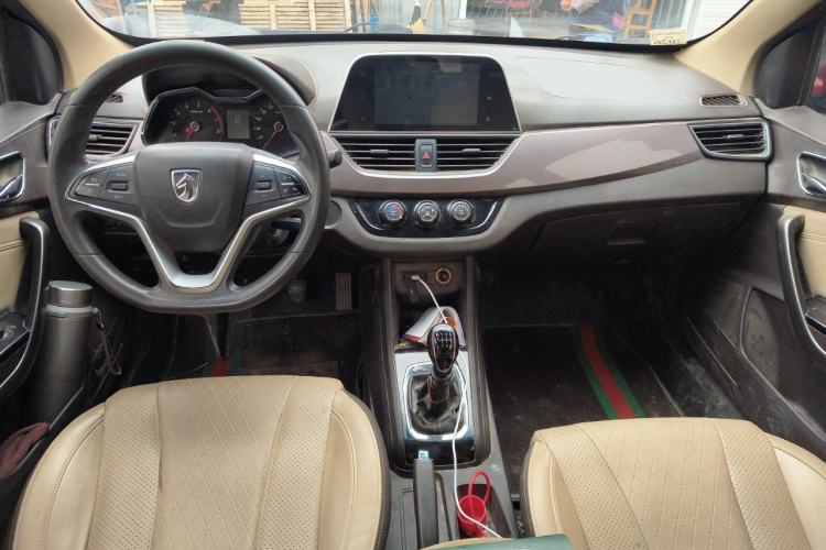 Used Baojun 310W 2017 1.5L Manual Fashion Model China V
