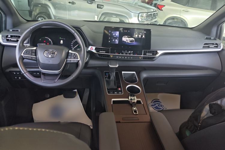 Used Toyota SIENNA 2024 2.5L Hybrid Luxury Edition Center Console