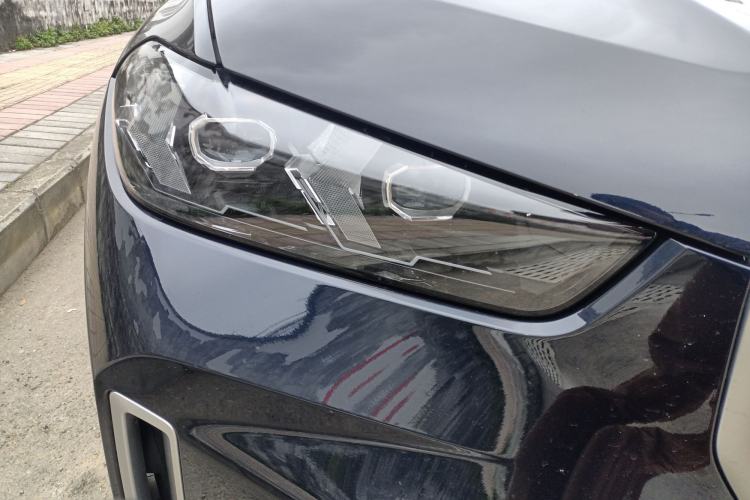 Used BMW X5 2023 xDrive 30Li Luxury M Sport Package
