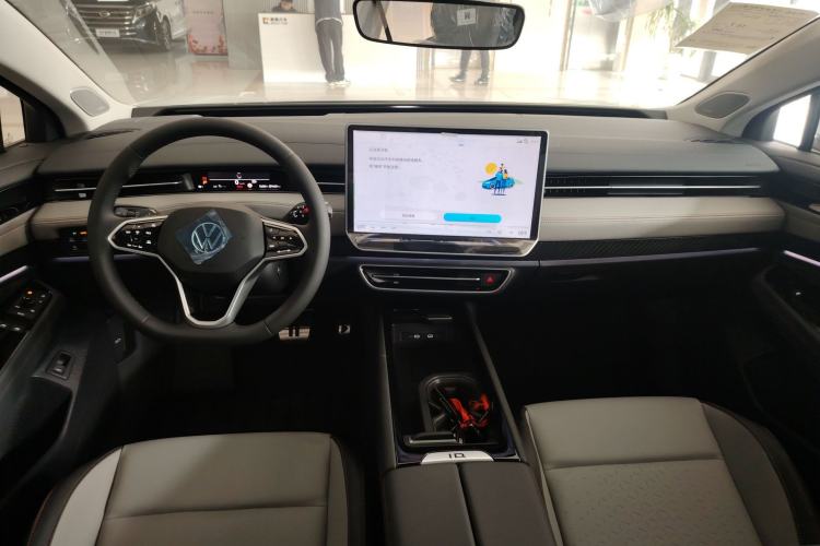 Used Volkswagen ID.7 VIZZION 2024 AIR model Center Console