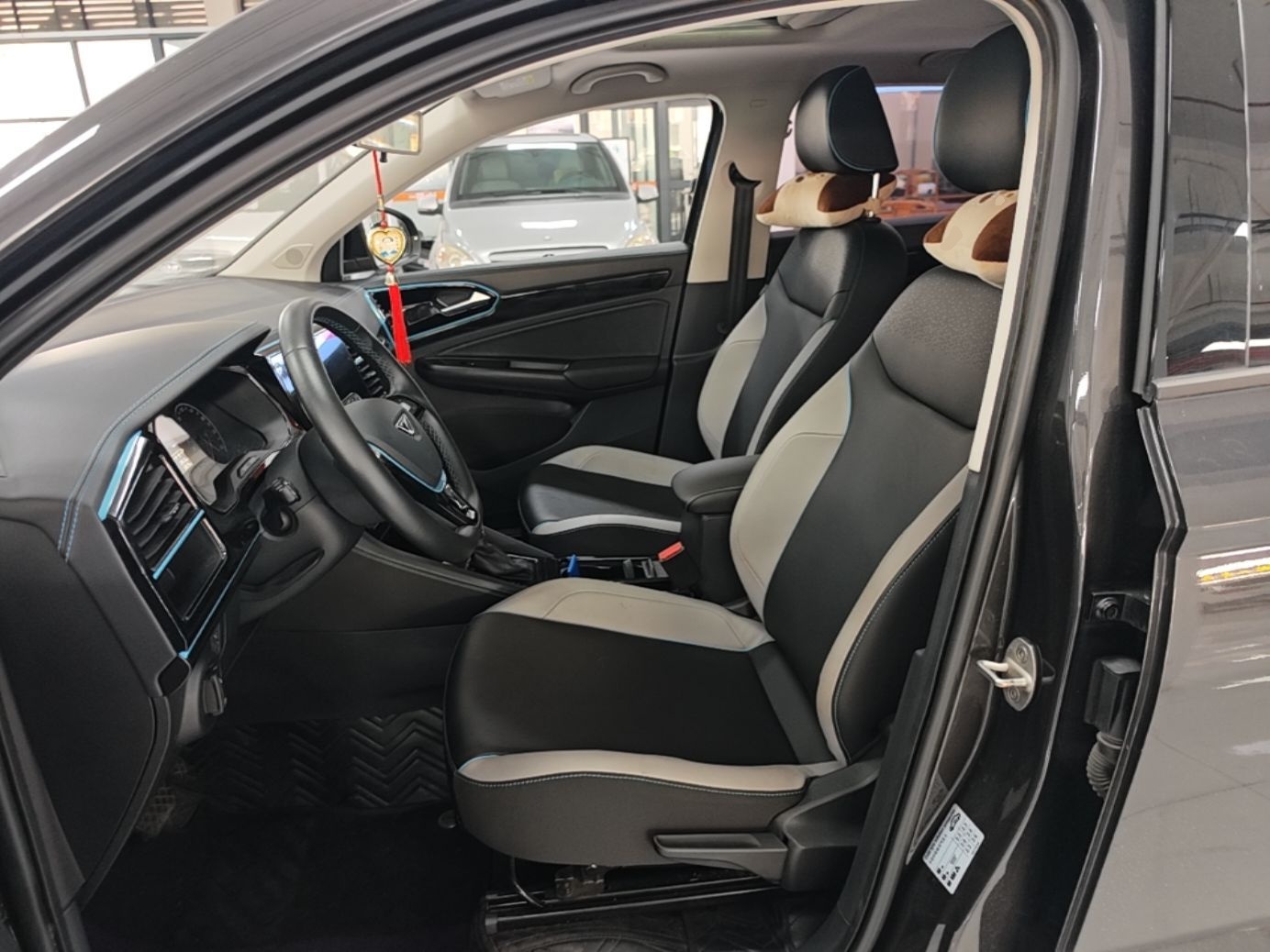 Vordere Reihe im Auto