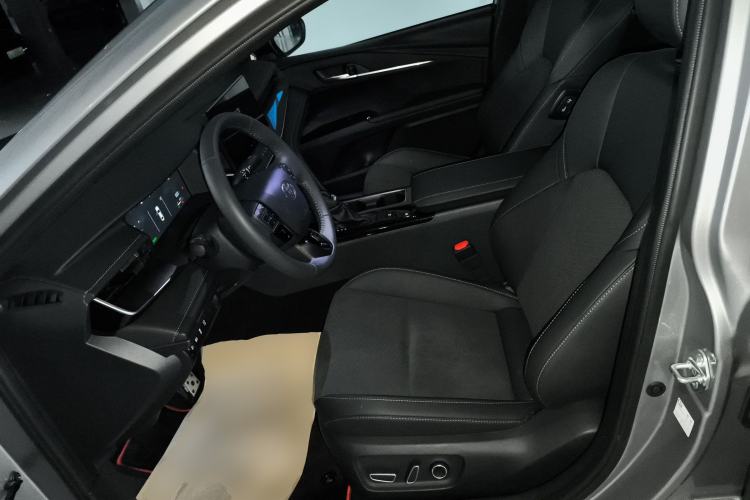 Used Toyota Camry 2026 Model Dual-Engine 2.0HXS Sport Plus Edition
