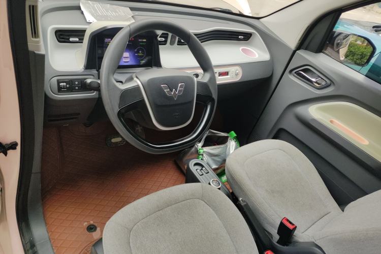 Used Wuling Hongguang MINIEV 2022 Macaron Fashion Model Lithium Iron Phosphate Center Console
