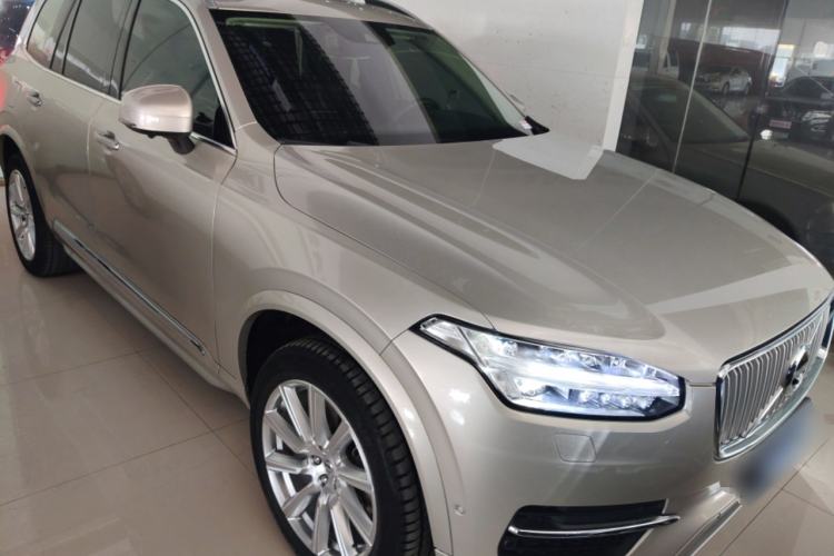 Used Volvo XC90 2015 T6 Luxury Edition 5-seater Front Right 45 Deg