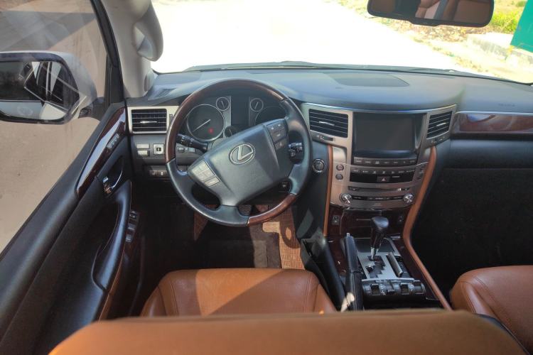 Used Lexus LX 2013 570
