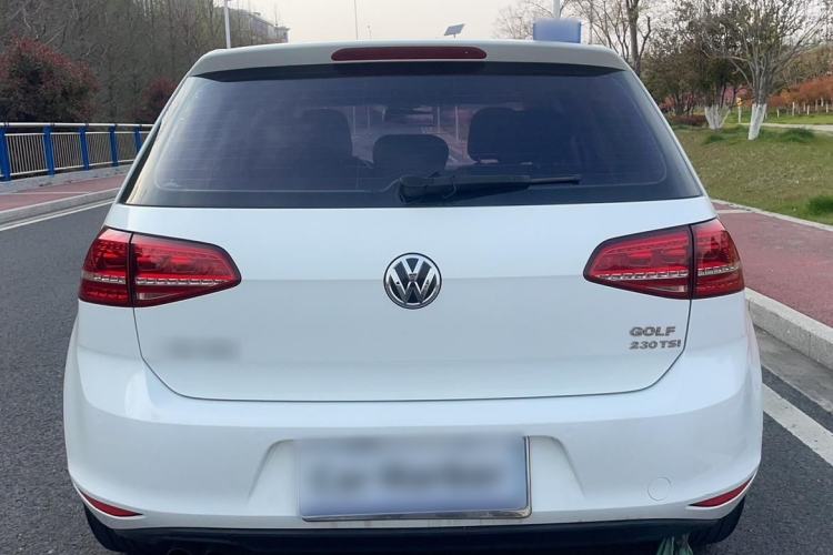 Used Volkswagen Golf 2016 230TSI Automatic Comfort Version
