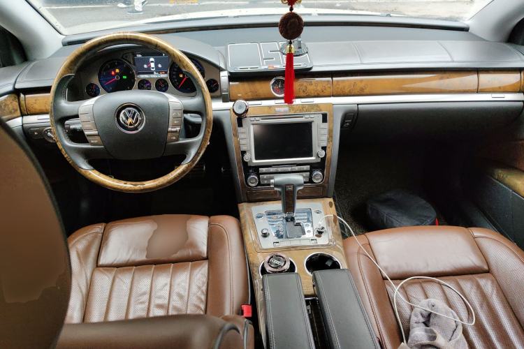 Used Volkswagen Phaeton 2011 4.2L V8 4-seat Extended-Range Individual Edition