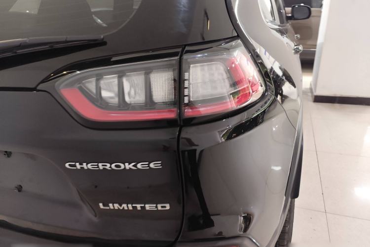 Used Jeep Cherokee 2019 2.0T Two-Wheel Drive Smart Enjoyment Version China VI