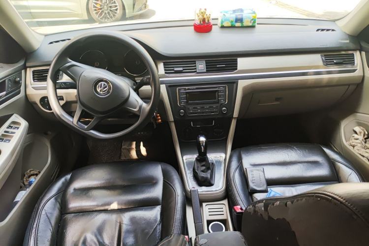 Used Volkswagen Bora 2016 1.6L Automatic Fashion Model Center Console