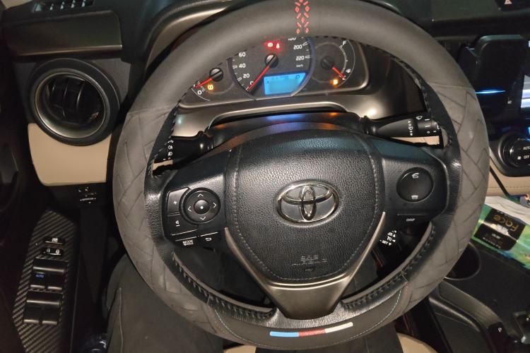 Used Toyota RAV4 2013 2.5L Automatic 4x4 Elite Edition Steering Wheel