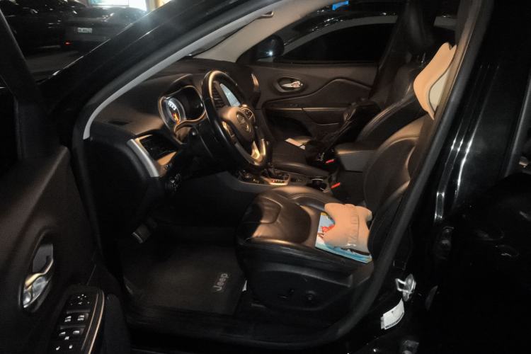 Used Jeep Cherokee 2016 2.4L Professional Smart Version