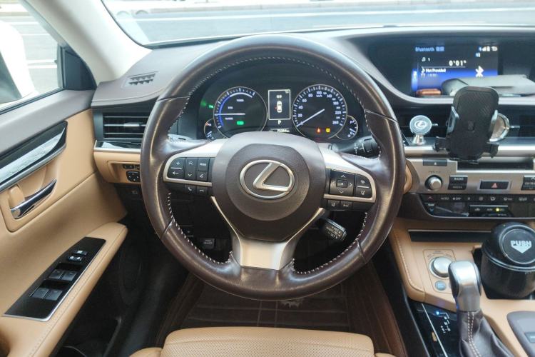 Used Lexus ES 2015 300h Comfort Edition