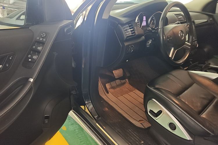 Used Mercedes-Benz R-Class 2017 R 320 4MATIC Business Edition Prestige Model