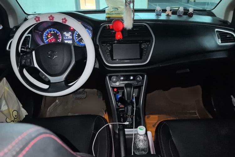 Used Suzuki S-Cross 2014 1.6L CVT Two-Wheel Drive Elite Version Center Console