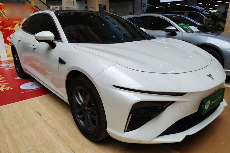 Used NETA S Shooting Brake 2024 Range-Extended 300 Standard Edition Front Right 45 Deg