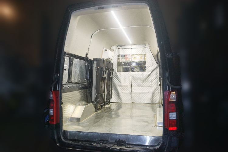 Used Foton Toano 2023 Joy Elephant Multi-Function Model Cummins 2.8T Automatic Long Wheelbase Mid-Roof Design Rear Single Tire Available in 5/6/7/9-Seater Configurations Trunk