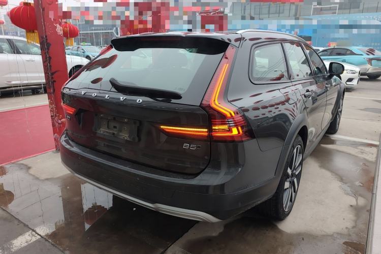 Used Volvo V90 2024 Cross Country B5 AWD Prestige Edition