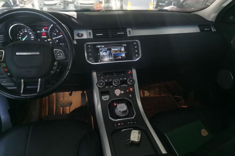 Used Land Rover Range Evoque 2016 2.0T SE Smart Glow Edition Center Console