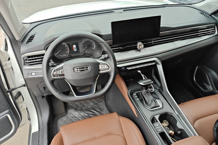 Used Geely Auto Vision X6 2021 PRO 1.4T Automatic Prestige Model Center Console