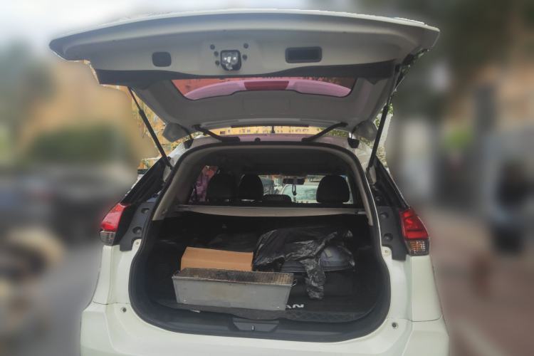 Used Nissan X-Trail 2017 2.0L CVT Comfort Edition 2WD Trunk