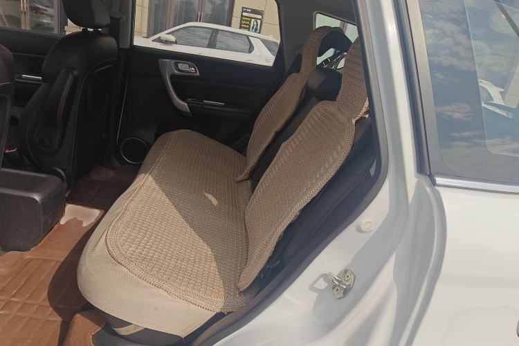 Used Haval H6 2015 Upgraded Model 1.5T Manual Two-Wheel Drive Elite Version Left Rear Seat