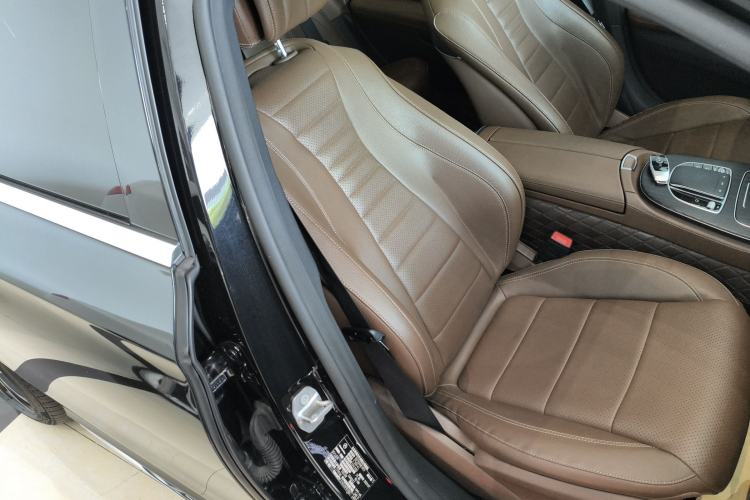 Used Mercedes-Benz E-Class New Energy 2022 Restyled E 350 e L Plug-in Hybrid Sports Sedan Right Front Seat