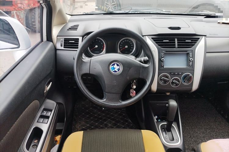 Used Venucia R50X 2013 1.6L Automatic Model
