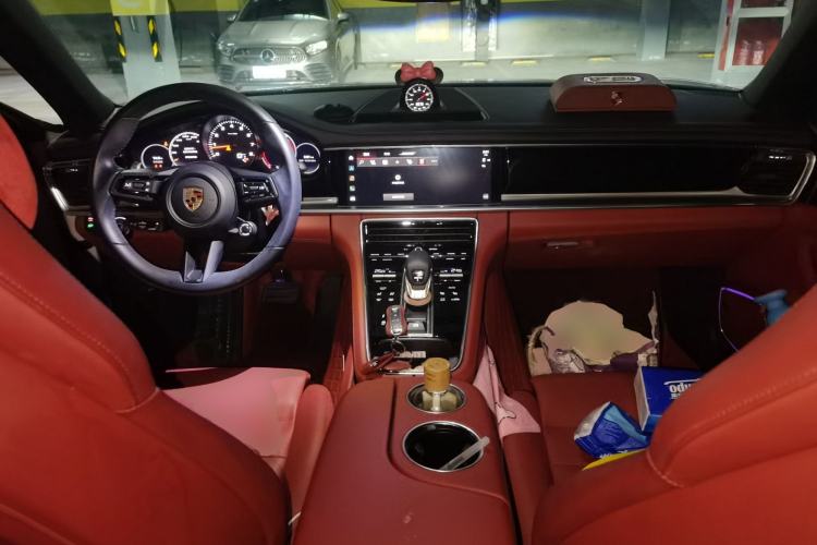 Used Porsche Panamera 2023-Year Restyled Panamera Executive Extended Platinum Edition 2.9T Center Console