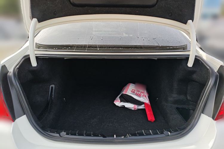 Used BMW 5 Series 2013 525Li Leading Model Trunk