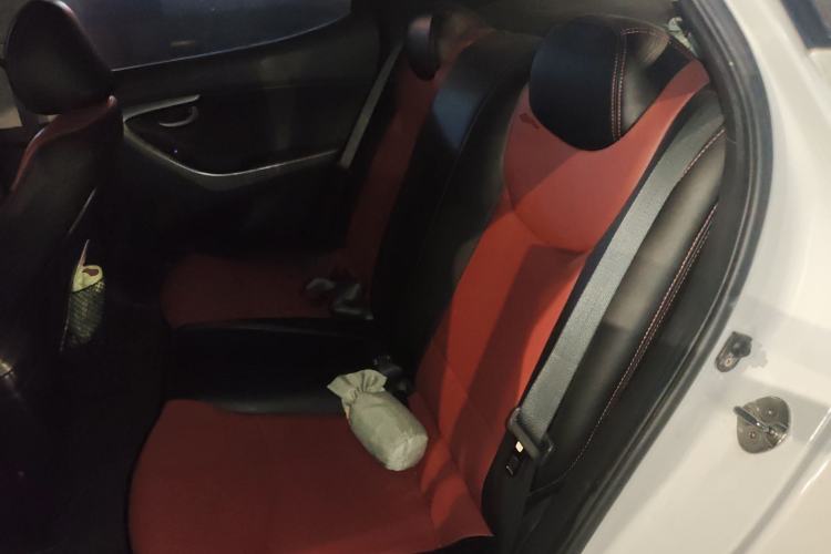 Used Hyundai Elantra (5th Generation / Langdong) 2015 1.6L Automatic Fashion Model Interior 4