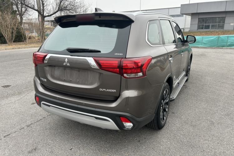 Used Mitsubishi Outlander 2019 2.4L 4x4 Zhi Xiang Edition 7 Seats China V Emission Standard