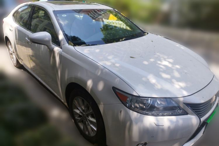 Used Lexus ES 2014 300h Elite Edition

