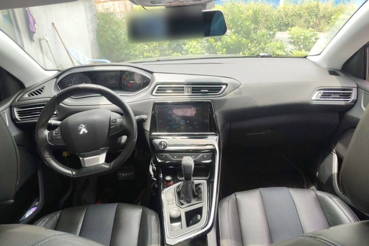 Used Peugeot 308 2016 350THP Automatic Prestige Edition Center Console