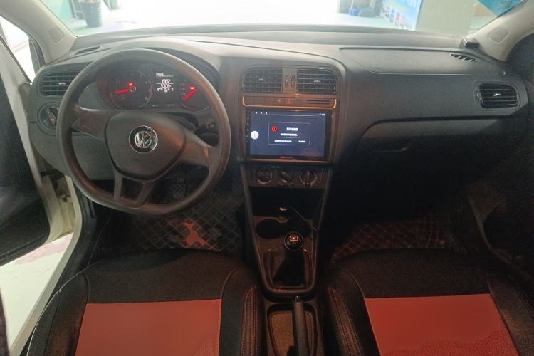 Used Volkswagen Polo 2016 1.4L Manual Fashion Model Center Console