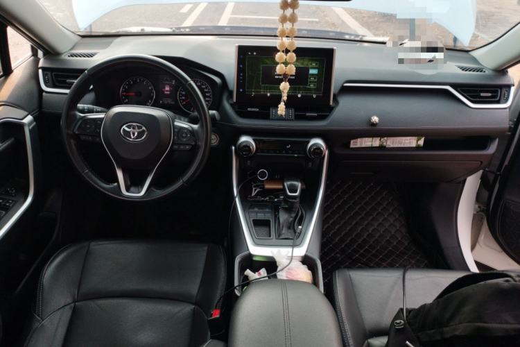 Used Toyota Wildlander 2022 2.0L CVT Two-Wheel Drive Luxury Edition Center Console