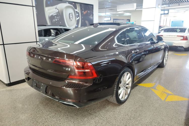 Used Volvo S90 2019 T5 Zhiya Edition Rear Right 45 Deg