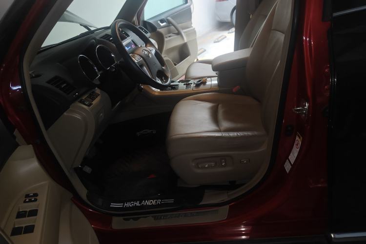 Used Toyota Highlander 2012 2.7L Two-Wheel Drive 7-Seater Luxury Edition
